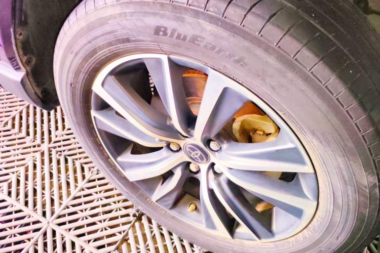 Used Toyota Harrier 2022 2.0L CVT Two-Wheel Drive Luxury Edition Right Front Wheel Hub