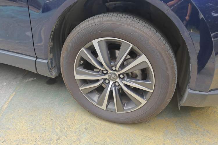 Used Toyota Harrier 2022 Dual-Engine 2.5L CVT Two-Wheel Drive Luxury Edition Right Front Wheel Hub