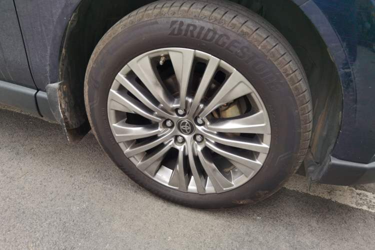 Used Toyota Harrier 2022 2.0L CVT Two-Wheel Drive Deluxe Edition Right Front Wheel Hub