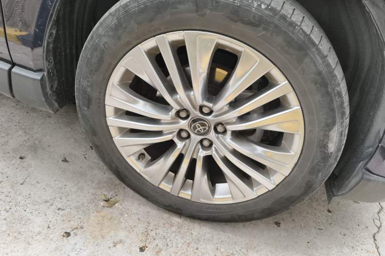Used Toyota Harrier 2022 2.0L CVT Two-Wheel Drive Deluxe Edition Right Front Wheel Hub
