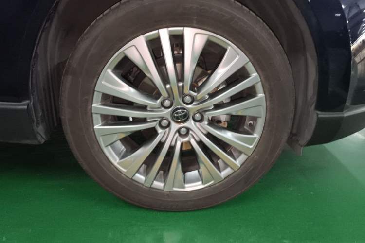 Used Toyota Harrier 2022 Dual-Engine 2.5L CVT Four-Wheel Drive Luxury Edition Right Front Wheel Hub