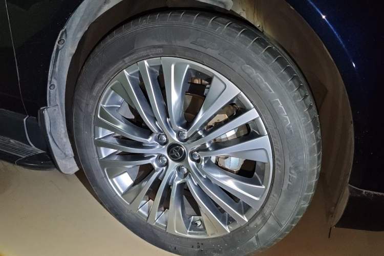 Used Toyota Harrier 2022 Dual-Engine 2.5L CVT Four-Wheel Drive Luxury Edition Right Front Wheel Hub