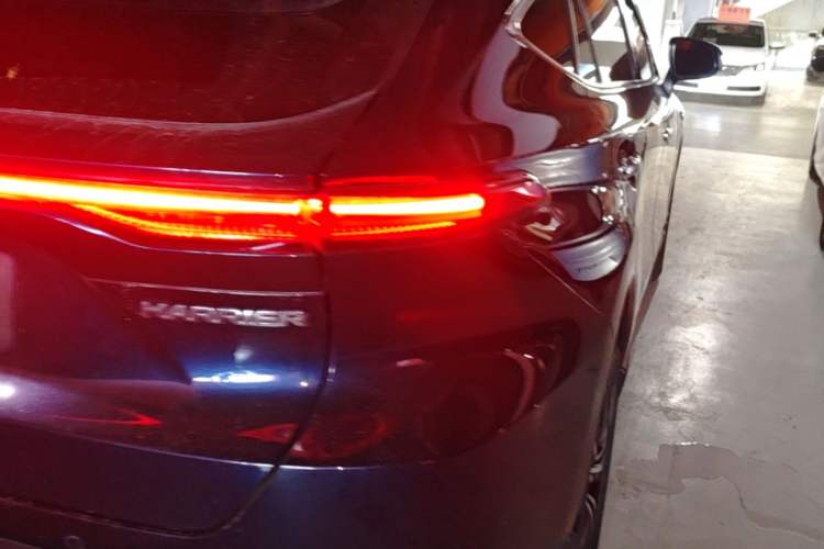 Used Toyota Harrier 2022 2.0L CVT Two-Wheel Drive Luxury Edition Right Rear Taillight