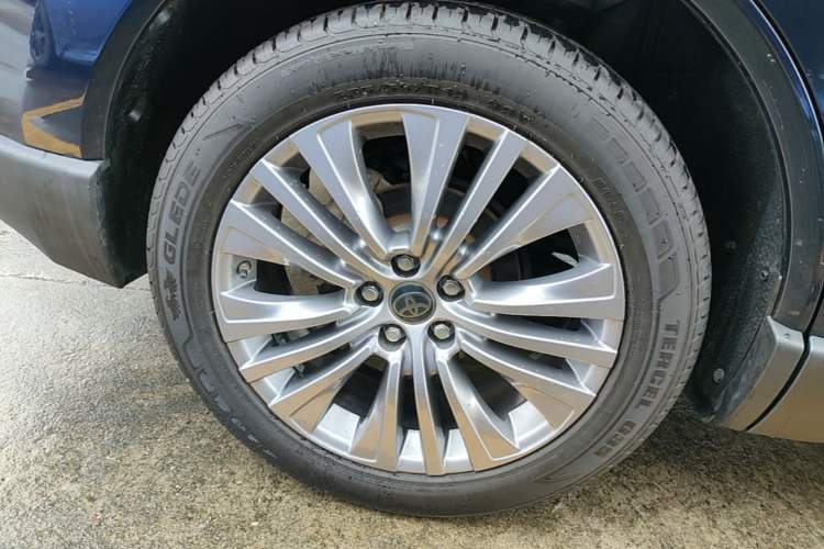 Used Toyota Harrier 2022 Dual-Engine 2.5L CVT Four-Wheel Drive Flagship Edition Right Rear Wheel Hub