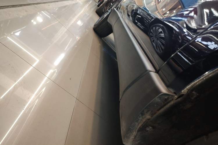 Used Toyota Harrier 2022 2.0L CVT Two-Wheel Drive Luxury Edition Right Side Sill