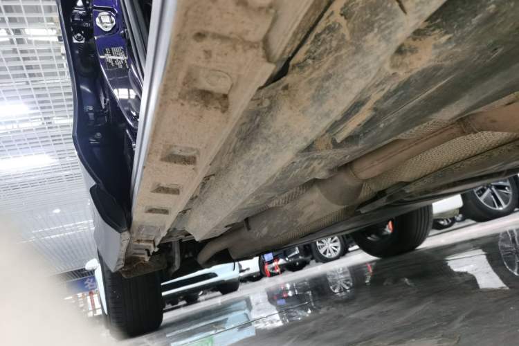 Used Toyota Harrier 2022 Dual-Engine 2.5L CVT Four-Wheel Drive Luxury Edition Right Side Sill