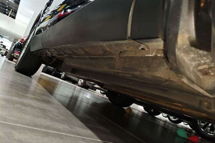 Used Toyota Harrier 2022 2.0L CVT Two-Wheel Drive Deluxe Edition Right Side Sill