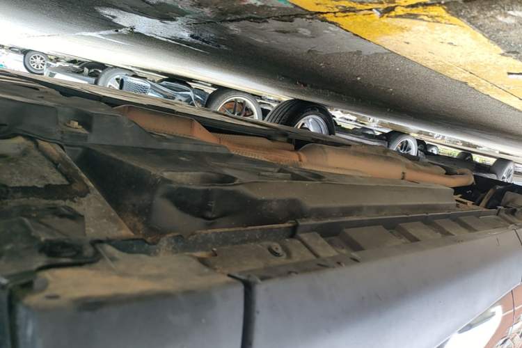 Used Toyota Harrier 2022 Dual-Engine 2.5L CVT Four-Wheel Drive Flagship Edition Right Side Sill