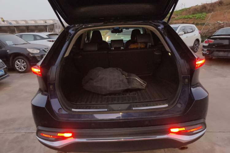 Used Toyota Harrier 2022 2.0L CVT Two-Wheel Drive Entry Version Trunk