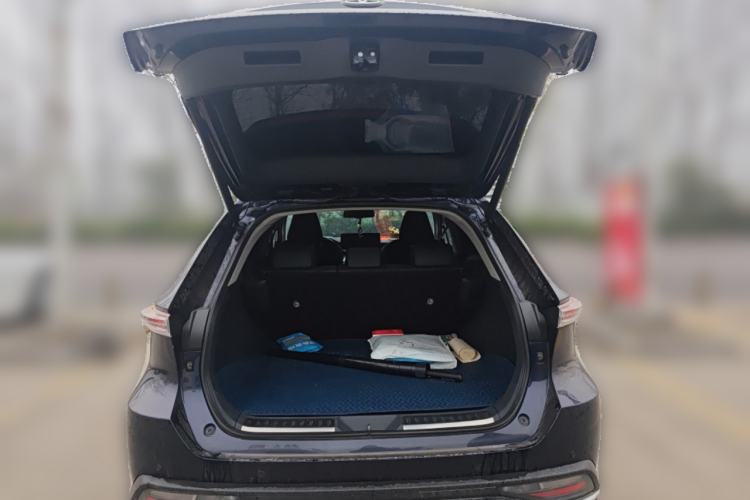 Used Toyota Harrier 2022 2.0L CVT Two-Wheel Drive Deluxe Edition Trunk