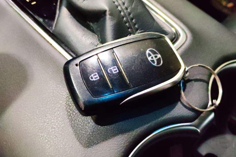 Used Toyota Harrier 2022 2.0L CVT Two-Wheel Drive Luxury Edition Vehicle Key