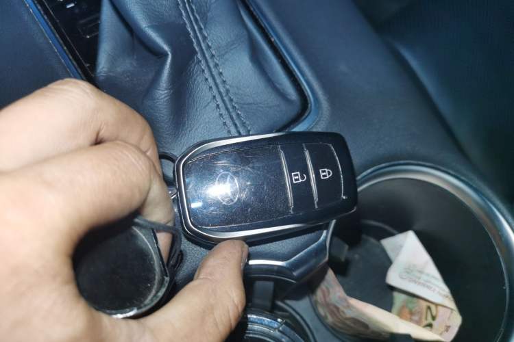 Used Toyota Harrier 2022 2.0L CVT Two-Wheel Drive Deluxe Edition Vehicle Key