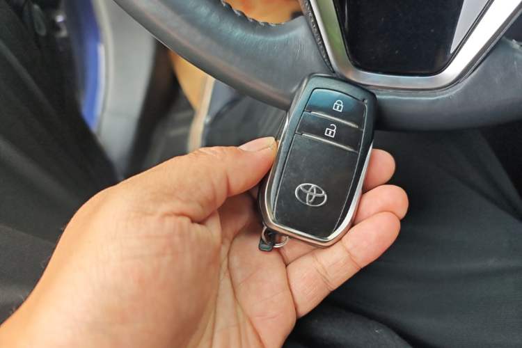 Used Toyota Harrier 2022 2.0L CVT Two-Wheel Drive Deluxe Edition Vehicle Key