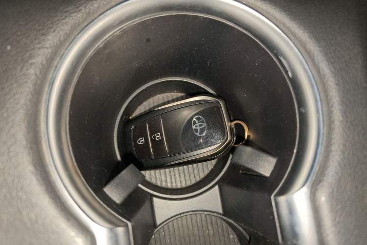 Used Toyota Harrier 2022 2.0L CVT Two-Wheel Drive Entry Version Vehicle Key