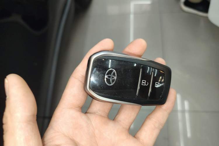 Used Toyota Harrier 2022 2.0L CVT Two-Wheel Drive Luxury Edition Vehicle Key