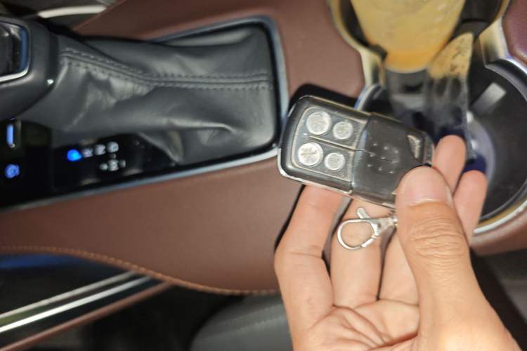 Used Toyota Harrier 2022 2.0L CVT Two-Wheel Drive Deluxe Edition Vehicle Key