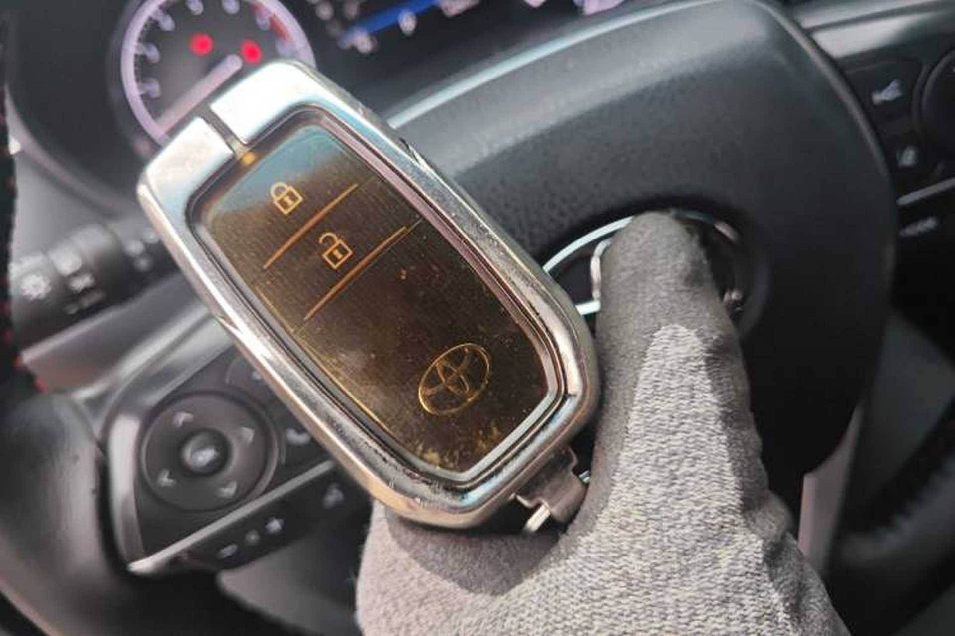 Used Toyota Harrier 2022 2.0L CVT Two-Wheel Drive Deluxe Edition Vehicle Key