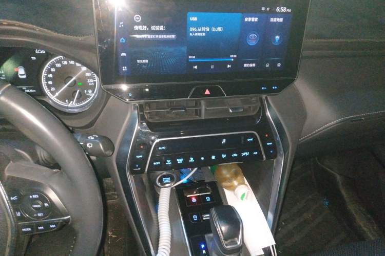 Used Toyota Harrier 2022 2.0L CVT Two-Wheel Drive Deluxe Edition Audio And AC Panel