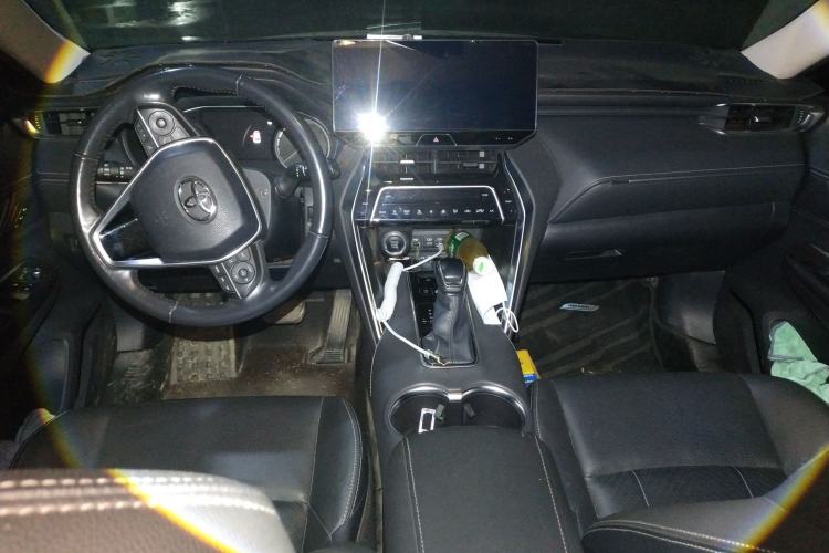 Used Toyota Harrier 2022 2.0L CVT Two-Wheel Drive Deluxe Edition Center Console
