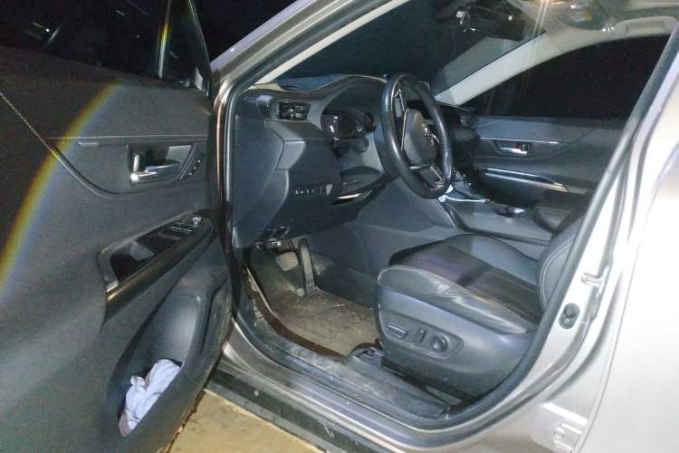 Used Toyota Harrier 2022 2.0L CVT Two-Wheel Drive Deluxe Edition Driver Seat