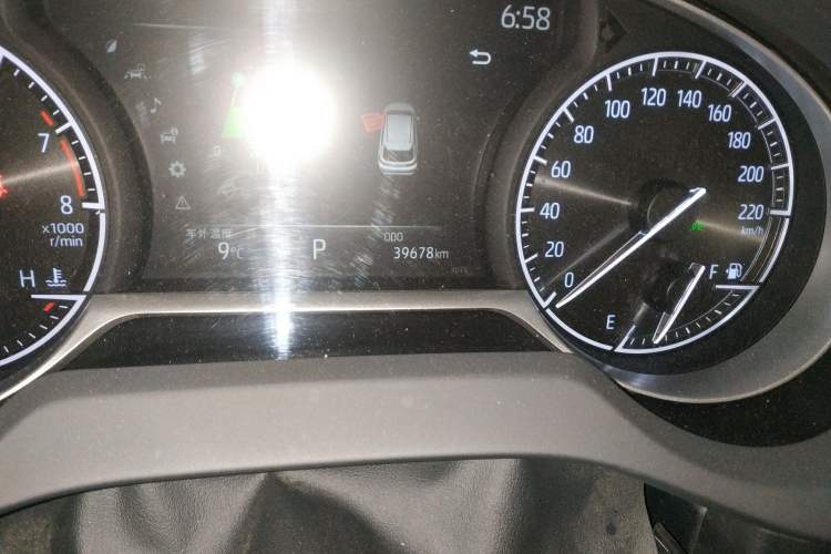Used Toyota Harrier 2022 2.0L CVT Two-Wheel Drive Deluxe Edition Odometer Close Up