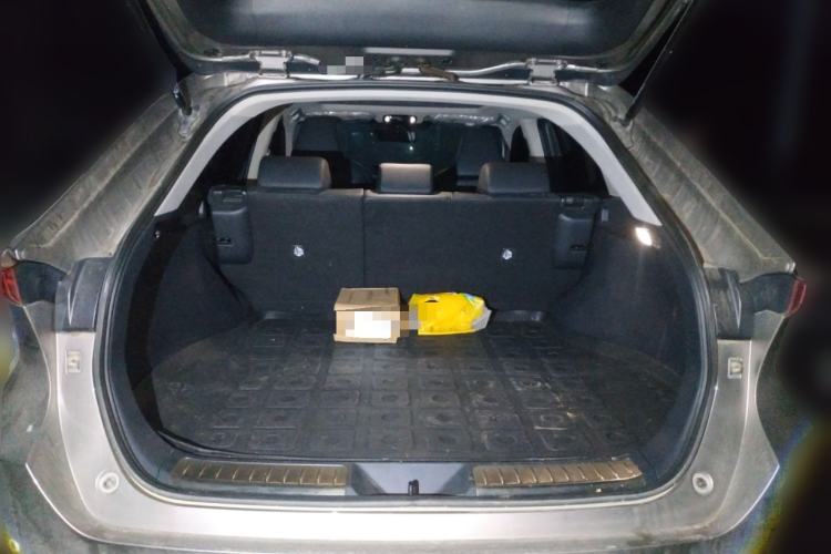 Used Toyota Harrier 2022 2.0L CVT Two-Wheel Drive Deluxe Edition Trunk