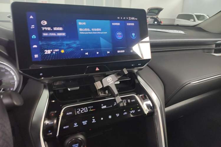 Used Toyota Harrier 2022 2.0L CVT Two-Wheel Drive Deluxe Edition Audio And AC Panel