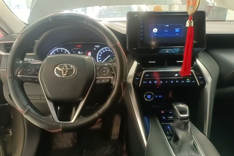 Used Toyota Harrier 2022 2.0L CVT Two-Wheel Drive Luxury Edition Center Console