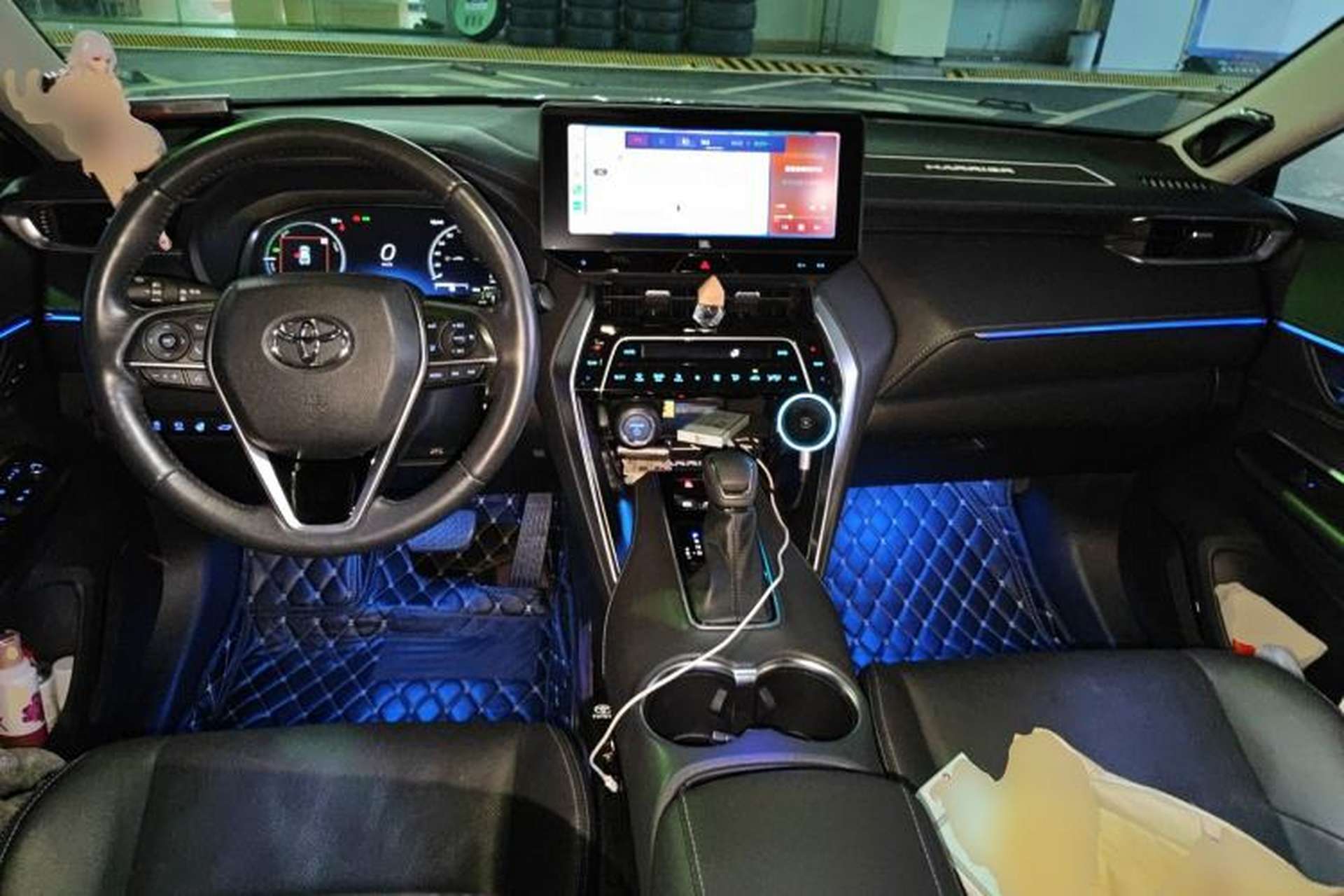 Used Toyota Harrier 2022 Dual-Engine 2.5L CVT Four-Wheel Drive Flagship Edition Center Console