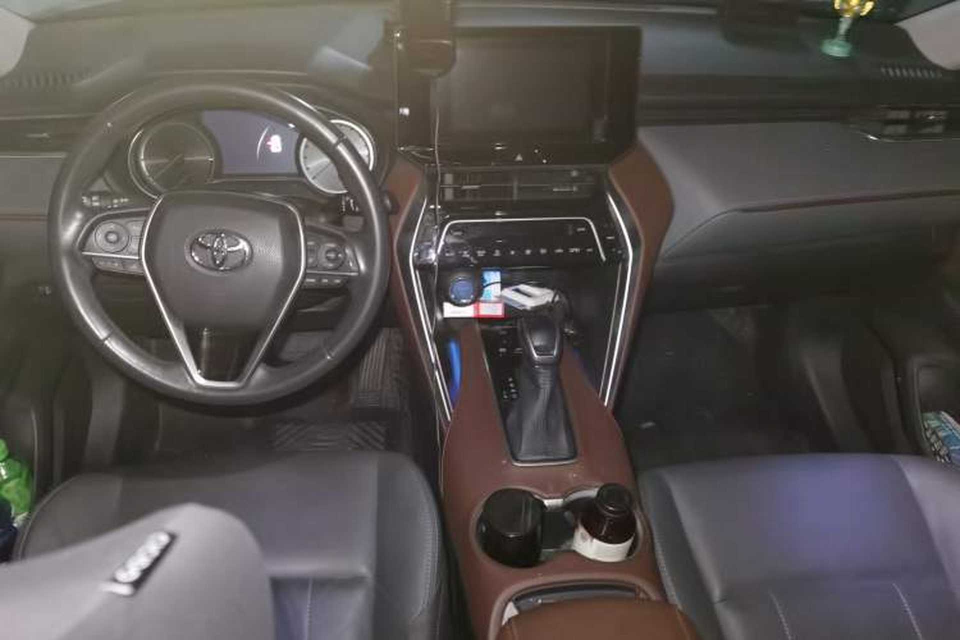 Used Toyota Harrier 2022 Dual-Engine 2.5L CVT Two-Wheel Drive Luxury Edition Center Console