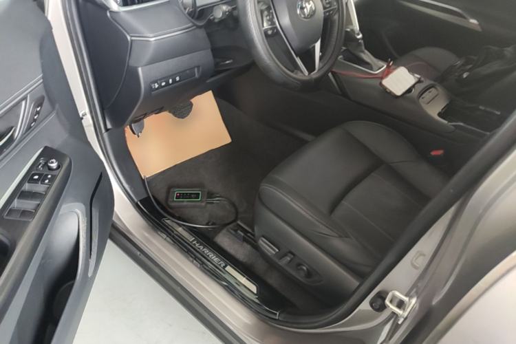 Used Toyota Harrier 2022 2.0L CVT Two-Wheel Drive Deluxe Edition Driver Seat