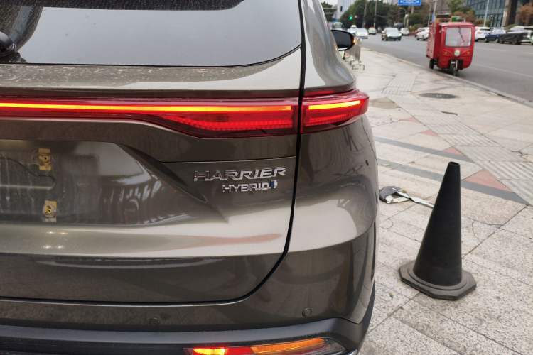 Used Toyota Harrier 2022 Dual-Engine 2.5L CVT Four-Wheel Drive Flagship Edition Exterior 6