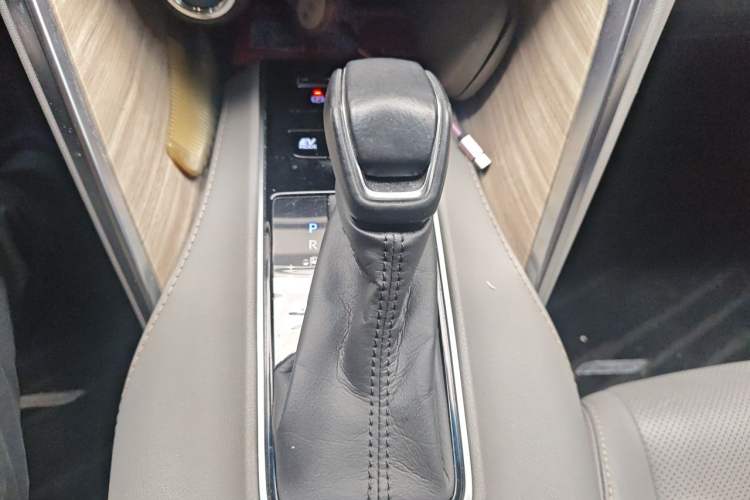 Used Toyota Harrier 2022 Dual-Engine 2.5L CVT Four-Wheel Drive Luxury Edition Gear Lever