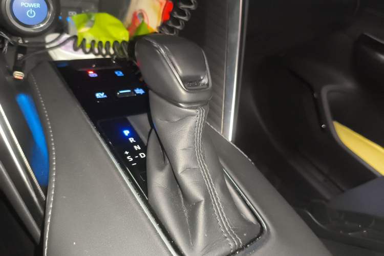Used Toyota Harrier 2022 Dual-Engine 2.5L CVT Two-Wheel Drive Luxury Edition Gear Lever