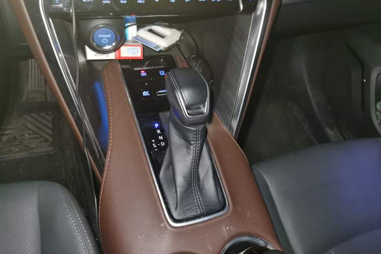 Used Toyota Harrier 2022 Dual-Engine 2.5L CVT Two-Wheel Drive Luxury Edition Gear Lever