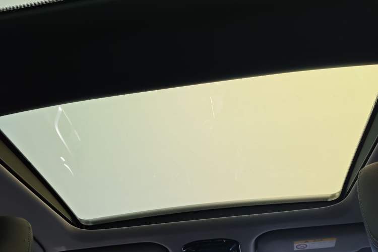 Used Toyota Harrier 2022 Dual-Engine 2.5L CVT Four-Wheel Drive Flagship Edition Headliner
