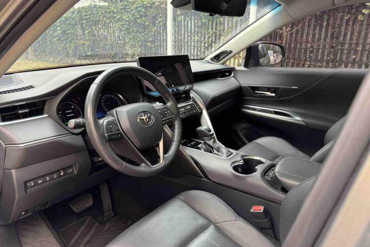 Used Toyota Harrier 2022 Dual-Engine 2.5L CVT Four-Wheel Drive Flagship Edition Interior 1