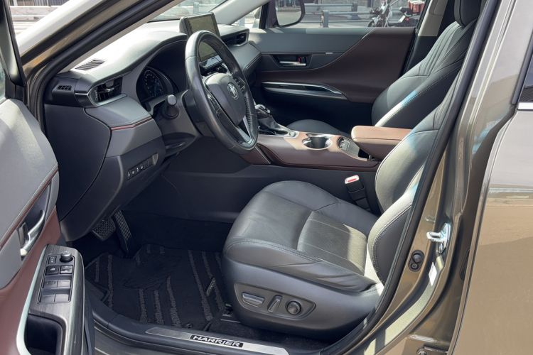 Used Toyota Harrier 2022 Dual-Engine 2.5L CVT Two-Wheel Drive Luxury Edition Interior 2