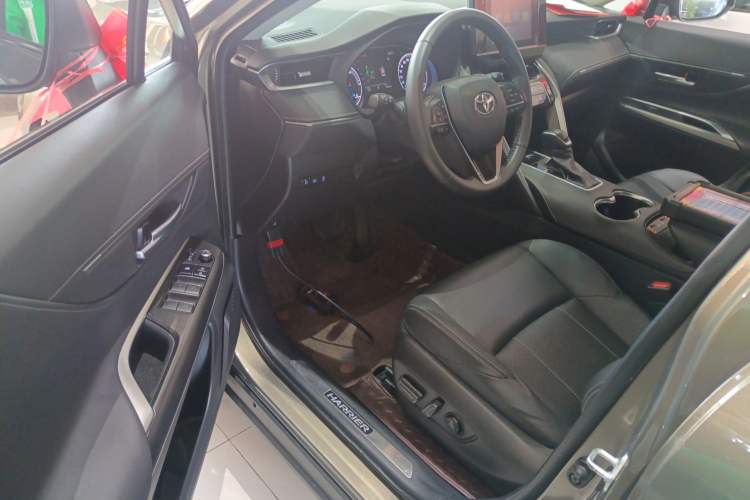 Used Toyota Harrier 2022 Dual-Engine 2.5L CVT Two-Wheel Drive Luxury Edition Interior 3