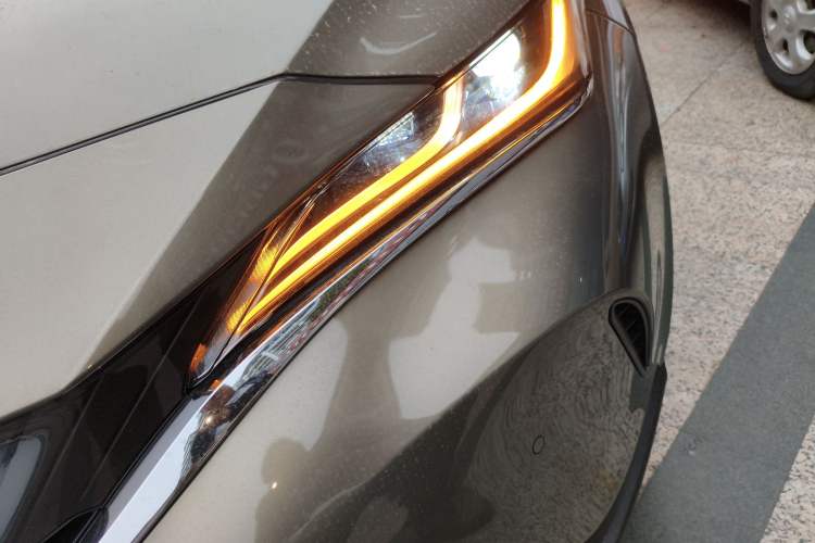 Used Toyota Harrier 2022 Dual-Engine 2.5L CVT Four-Wheel Drive Flagship Edition Left Front Headlight