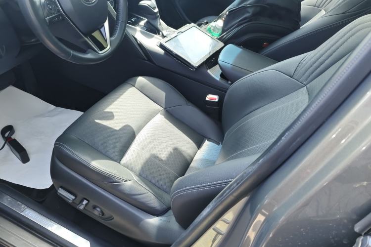 Used Toyota Harrier 2022 Dual-Engine 2.5L CVT Four-Wheel Drive Flagship Edition Left Front Seat