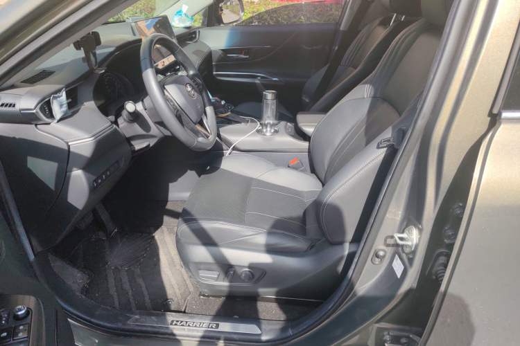 Used Toyota Harrier 2022 Dual-Engine 2.5L CVT Four-Wheel Drive Luxury Edition Left Front Seat