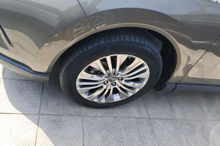 Used Toyota Harrier 2022 Dual-Engine 2.5L CVT Four-Wheel Drive Flagship Edition Left Front Wheel Hub