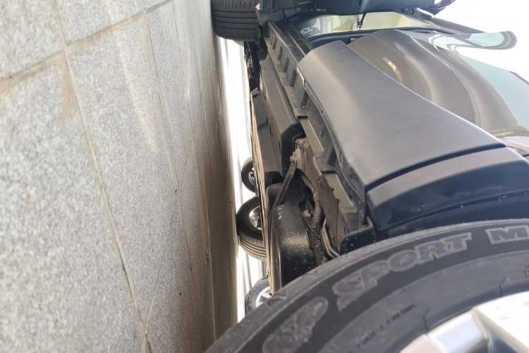 Used Toyota Harrier 2022 Dual-Engine 2.5L CVT Four-Wheel Drive Flagship Edition Left Side Sill