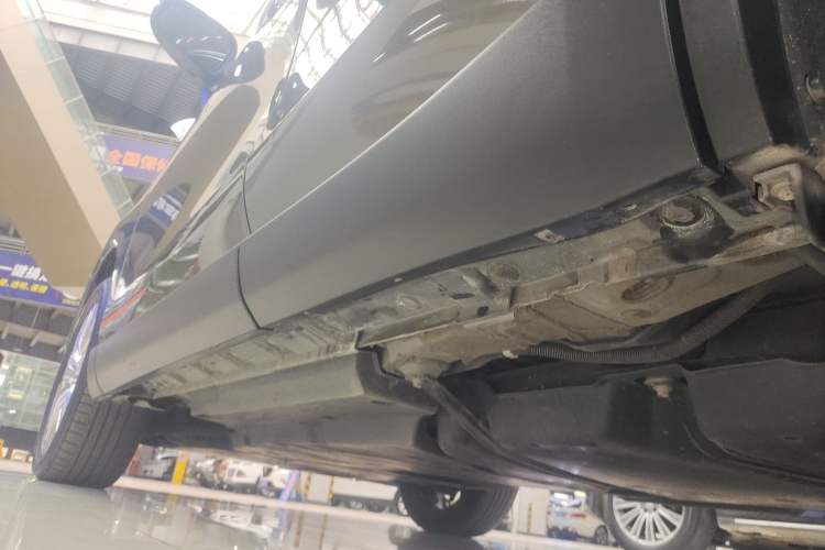 Used Toyota Harrier 2022 Dual-Engine 2.5L CVT Four-Wheel Drive Flagship Edition Left Side Sill