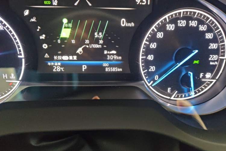 Used Toyota Harrier 2022 Dual-Engine 2.5L CVT Four-Wheel Drive Luxury Edition Odometer Close Up
