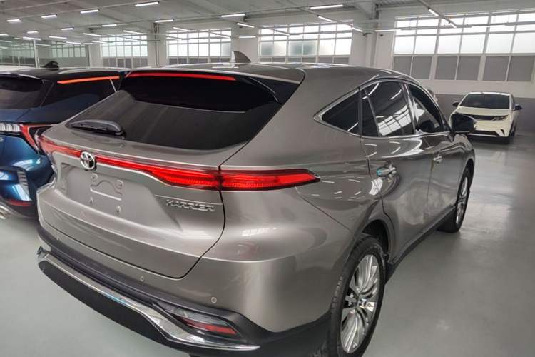 Used Toyota Harrier 2022 2.0L CVT Two-Wheel Drive Deluxe Edition Rear Right 45 Deg