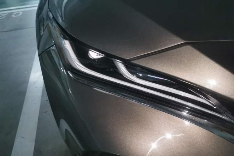 Used Toyota Harrier 2022 Dual-Engine 2.5L CVT Four-Wheel Drive Luxury Edition Right Front Headlight