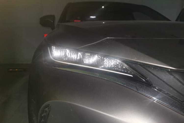 Used Toyota Harrier 2022 Dual-Engine 2.5L CVT Two-Wheel Drive Luxury Edition Right Front Headlight