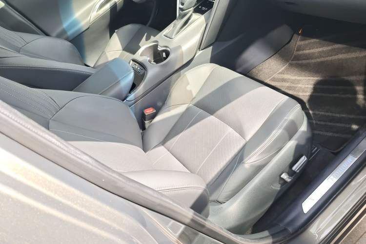 Used Toyota Harrier 2022 Dual-Engine 2.5L CVT Four-Wheel Drive Flagship Edition Right Front Seat